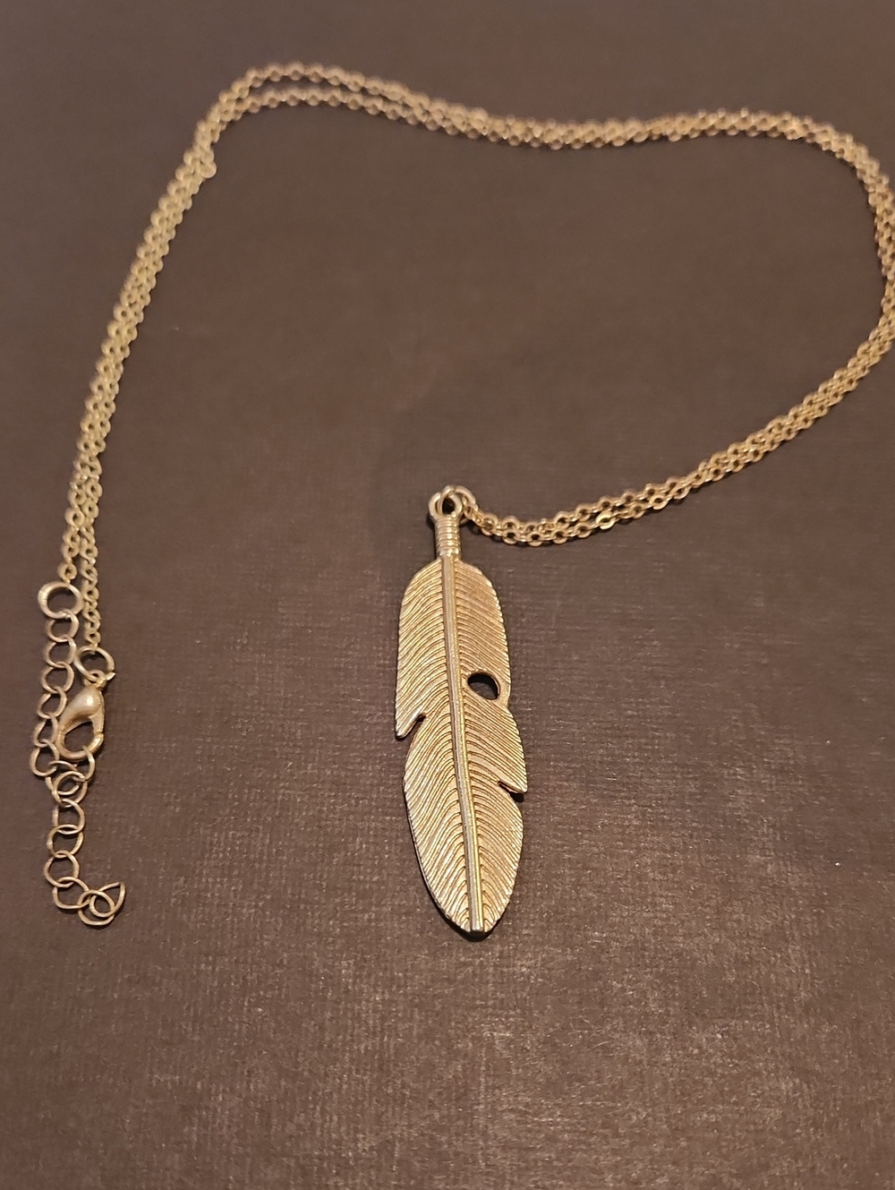 Silver Toned Feather Pendant Necklace - Unbranded
